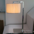 Lámpara de mesita de noche decorativa del hotel europeo del cromo con el difusor de acrílico